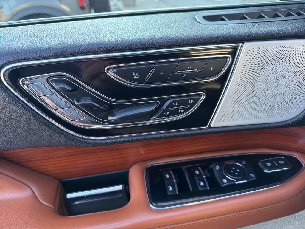 Used 2018 Lincoln Navigator Reserve w/ Technology Package image 31