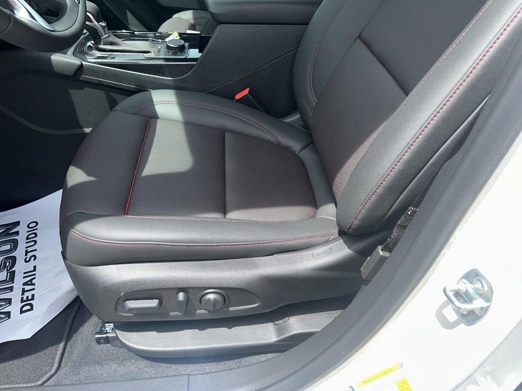 Used 2025 Chevrolet Blazer RS w/ Enhanced Convenience Package FWD image 17
