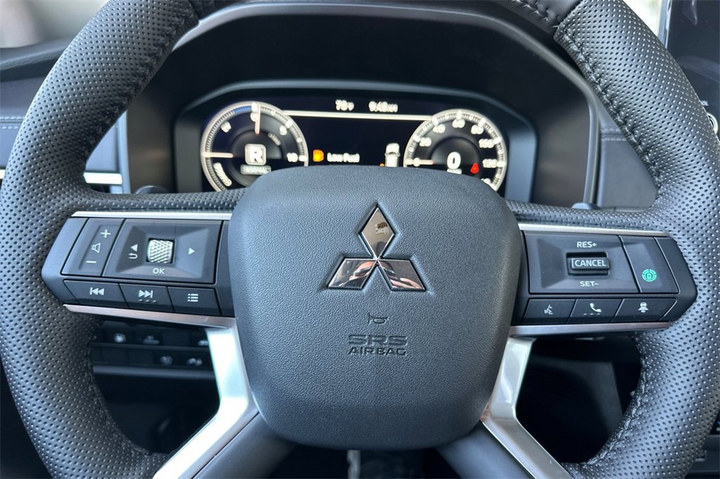 New 2025 Mitsubishi Outlander SEL image 24