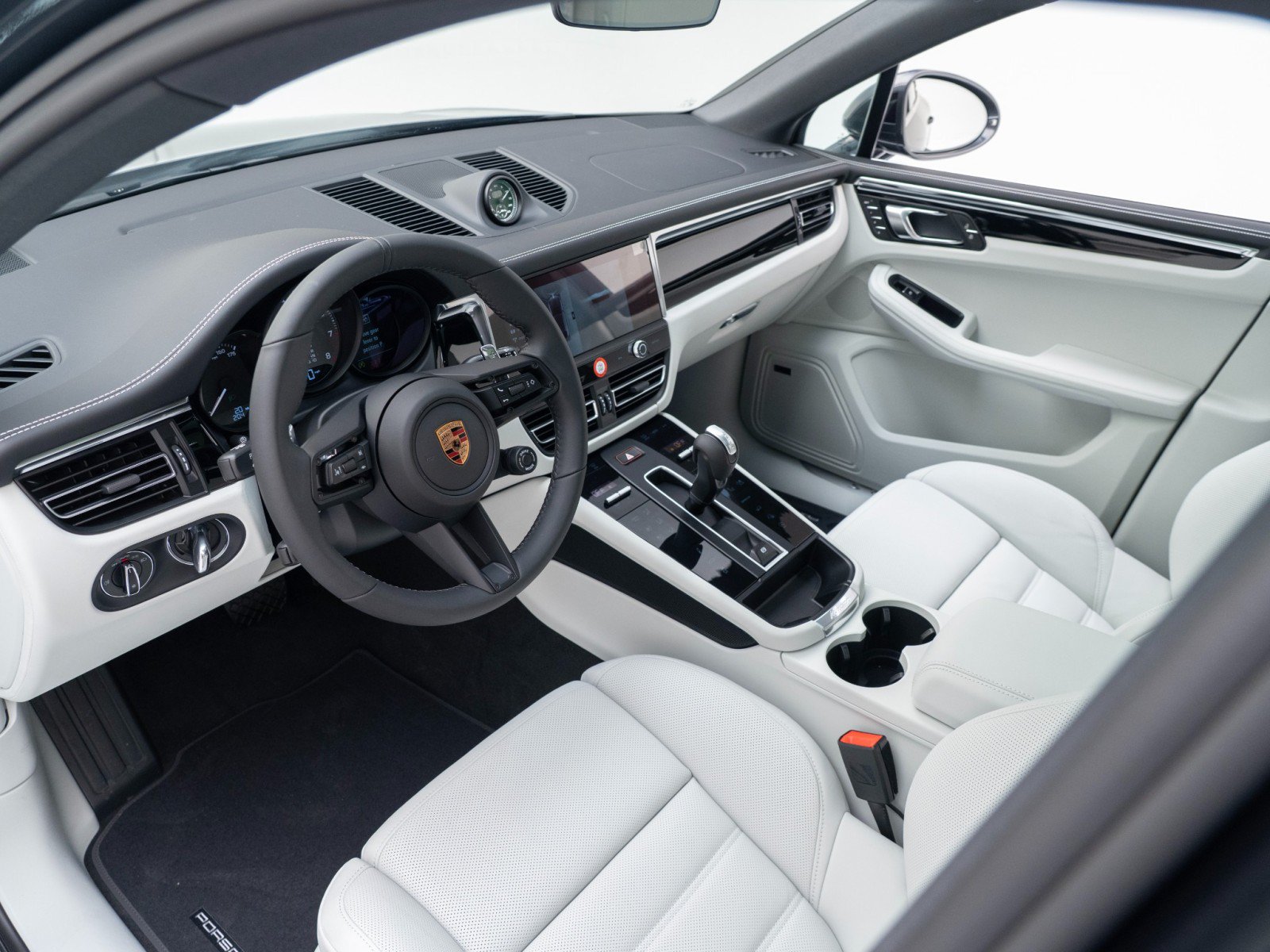 New 2026 Porsche Macan S AWD/4WD image 4