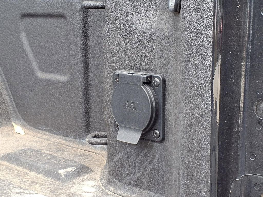 Used 2025 GMC Sierra 1500 AT4X image 21