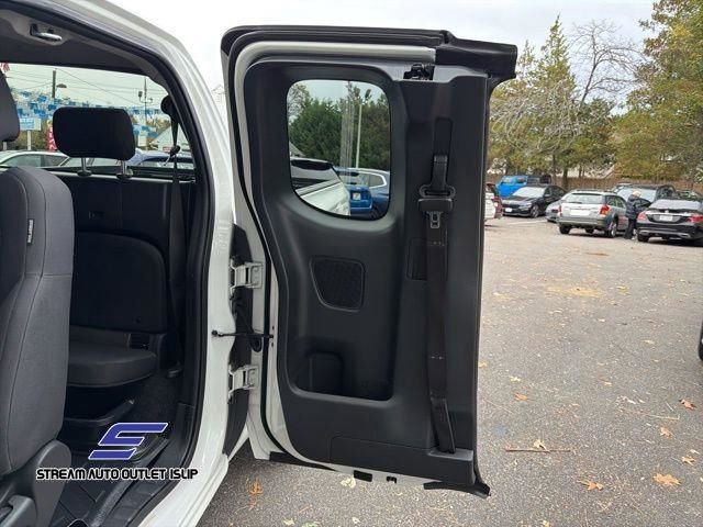 Used 2022 Nissan Frontier S w/ Technology Package image 27