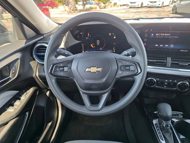 Used 2025 Chevrolet Trax LT FWD image 21