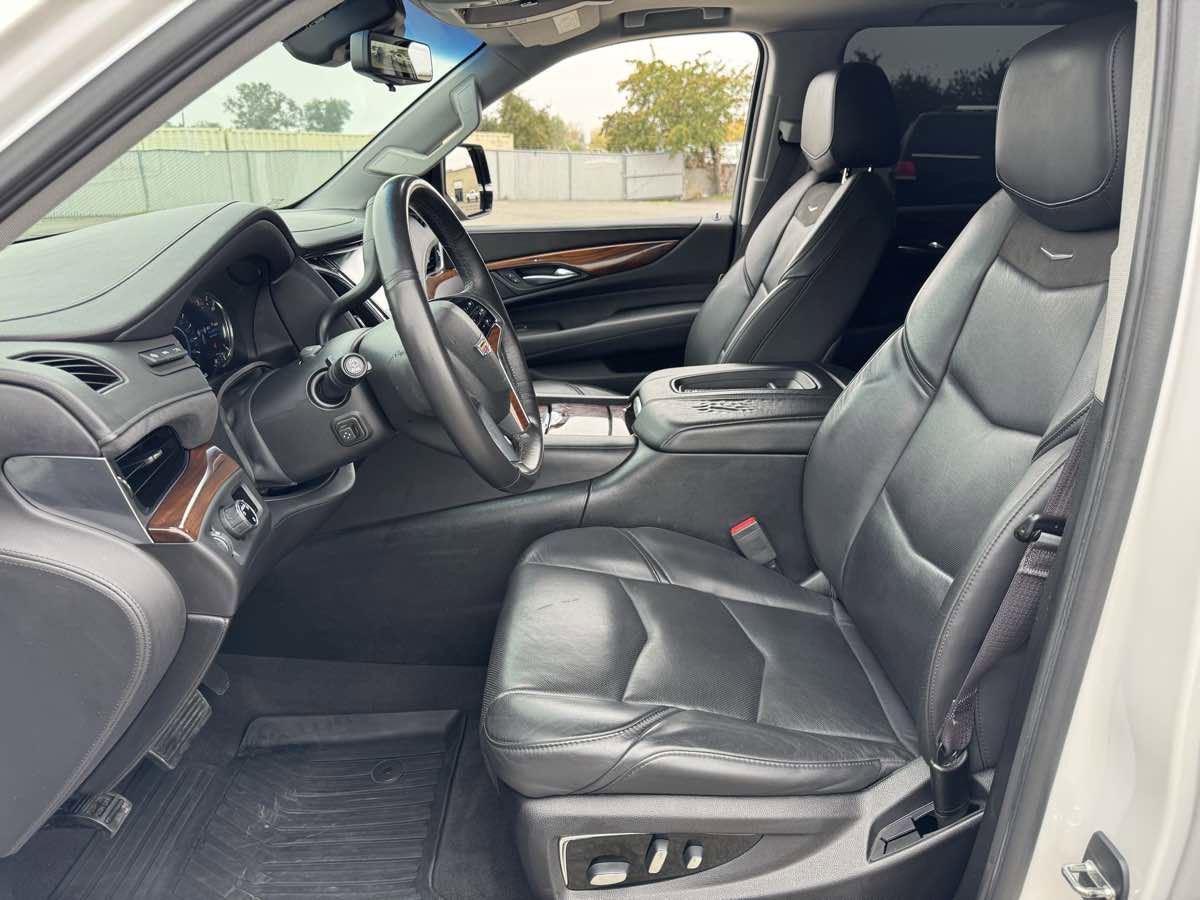 Used 2017 Cadillac Escalade Luxury image 24