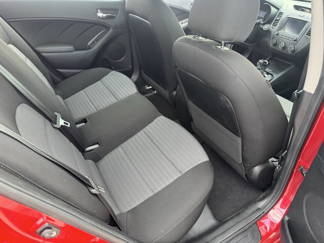 Used 2018 Kia Forte S w/ S Technology Plus Package FWD image 11