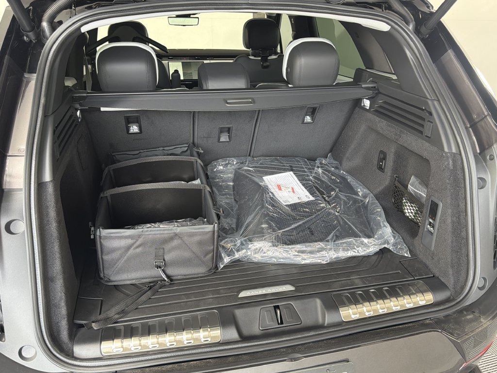 New 2027 Land Rover Range Rover Sport Dynamic SE AWD/4WD image 9