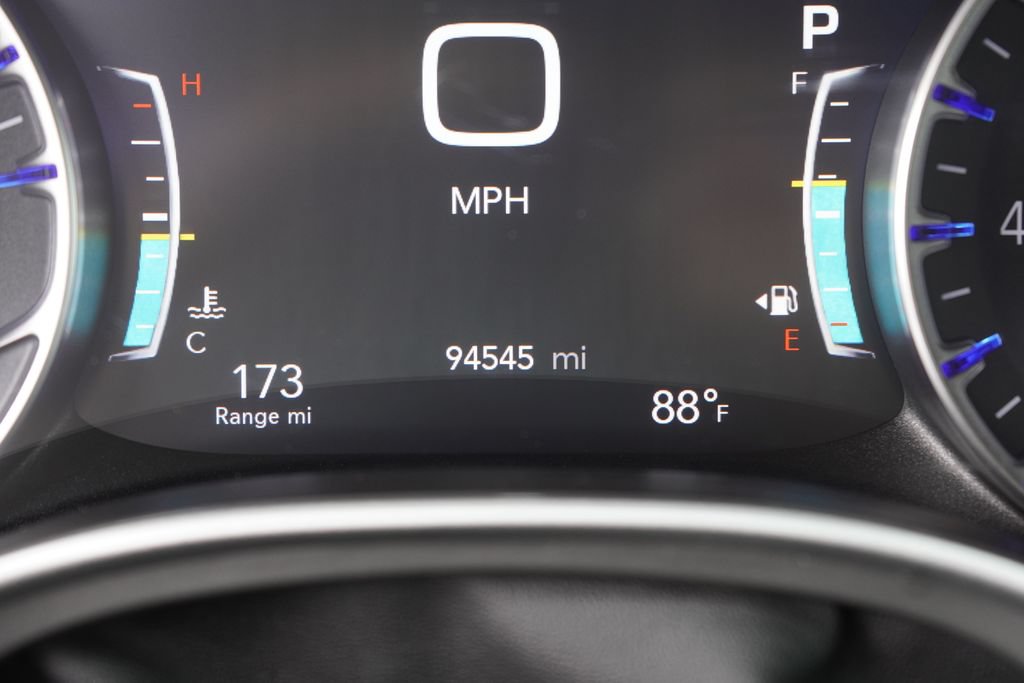 Used 2025 Chrysler Pacifica Select FWD image 19