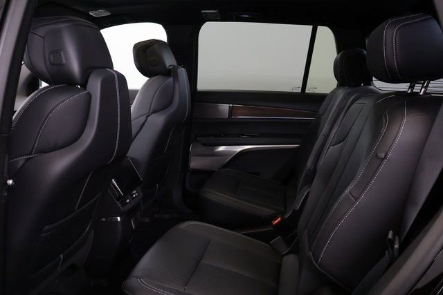 New 2026 Cadillac Vistiq Sport image 27