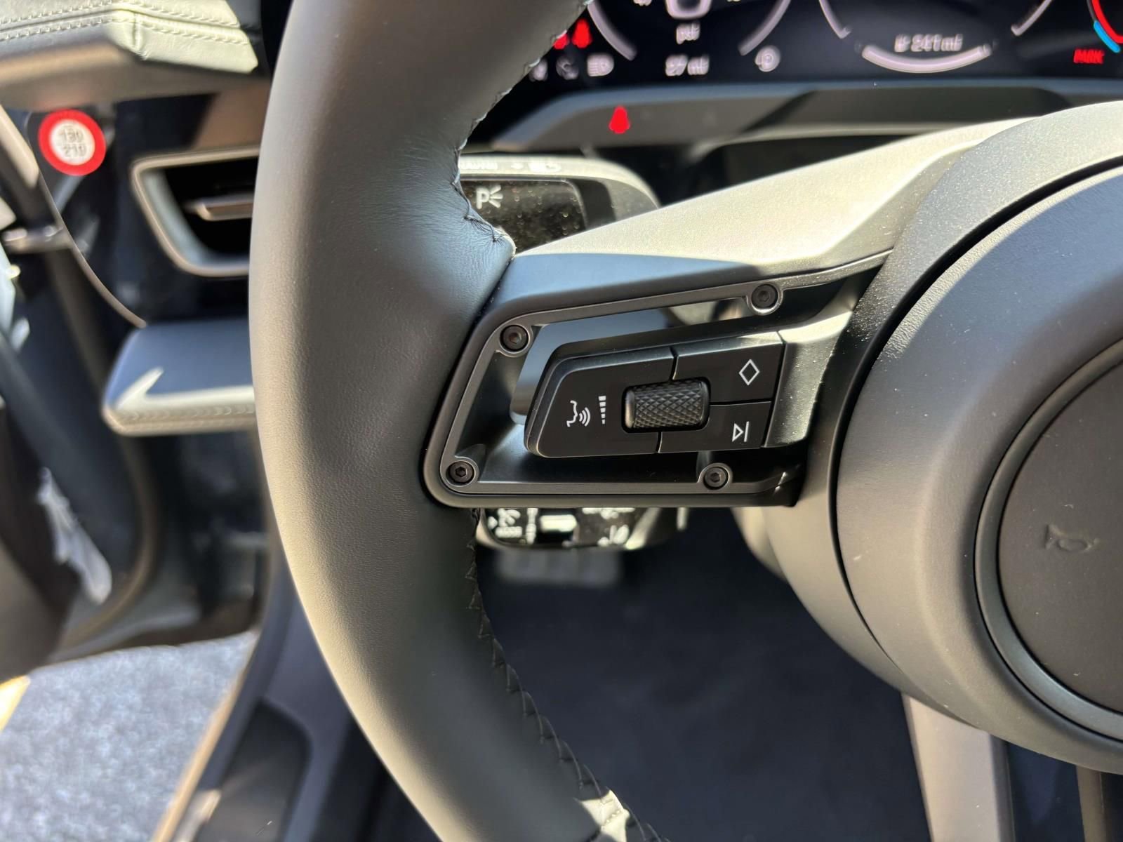 New 2026 Porsche Taycan 4S AWD/4WD image 27