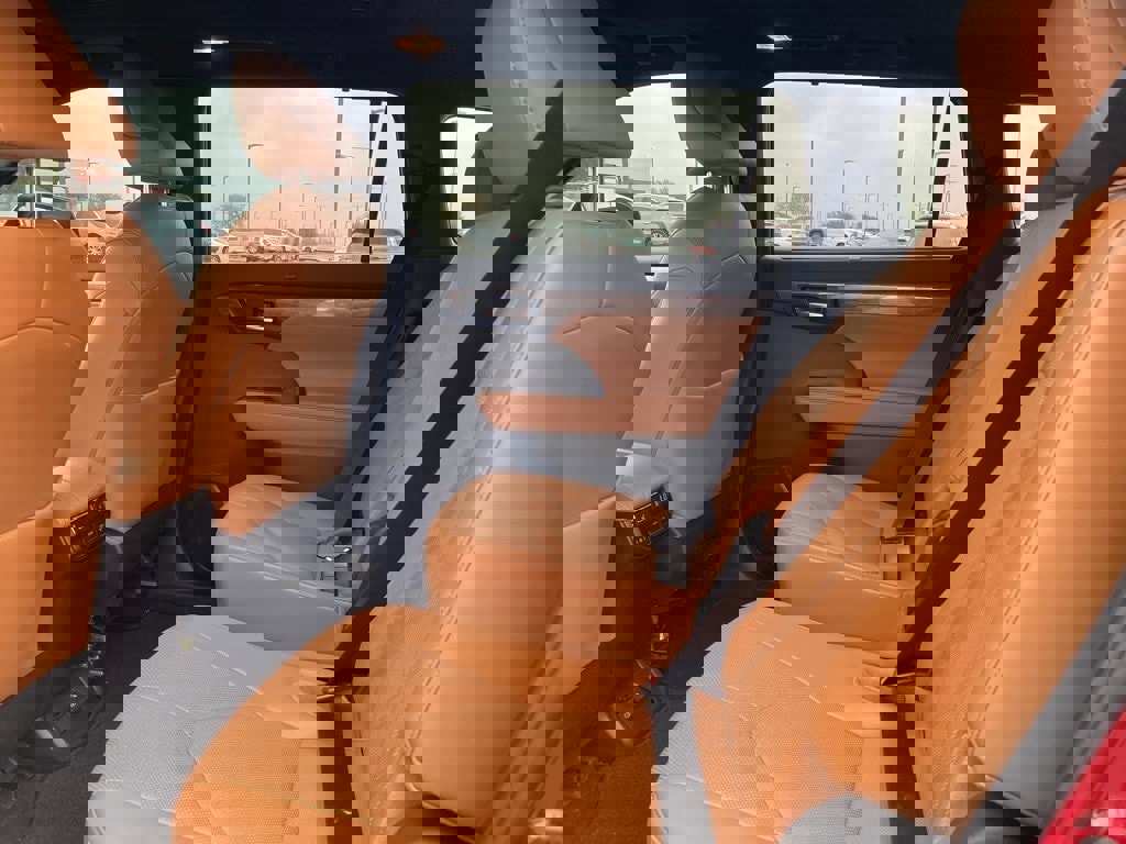 Used 2024 Toyota Highlander Platinum image 11