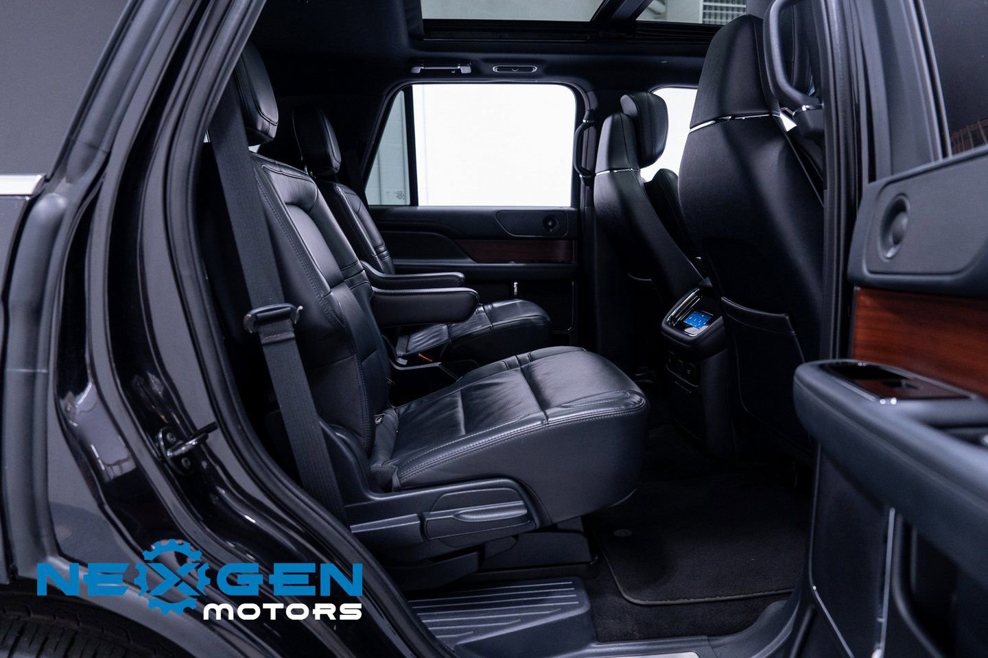 Used 2022 Lincoln Navigator Reserve image 48