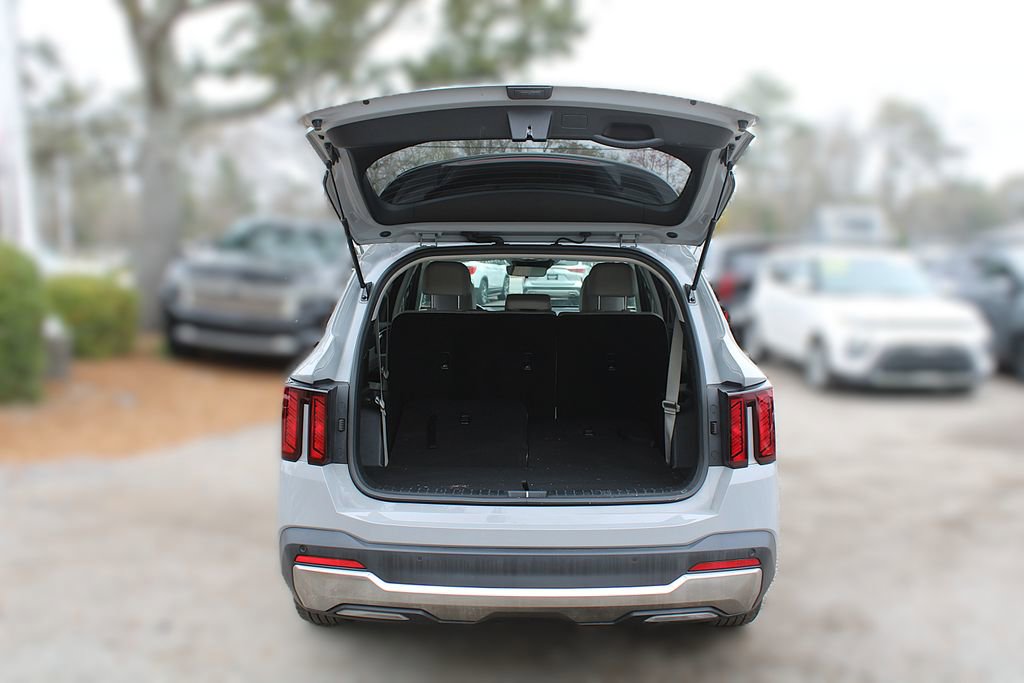 Certified 2025 Kia Sorento S w/ Panoramic Sunroof Package image 9