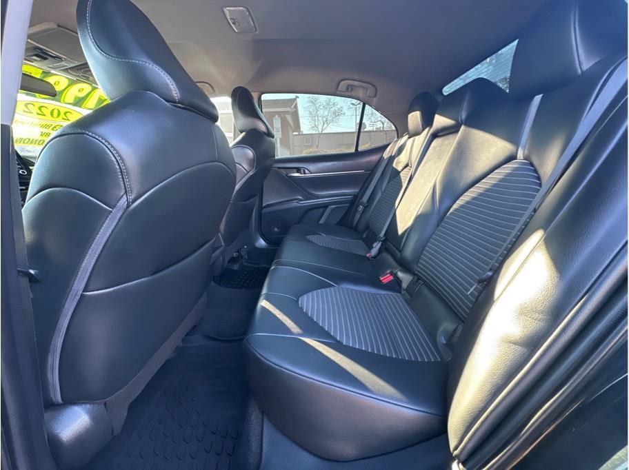 Used 2022 Toyota Camry SE image 13