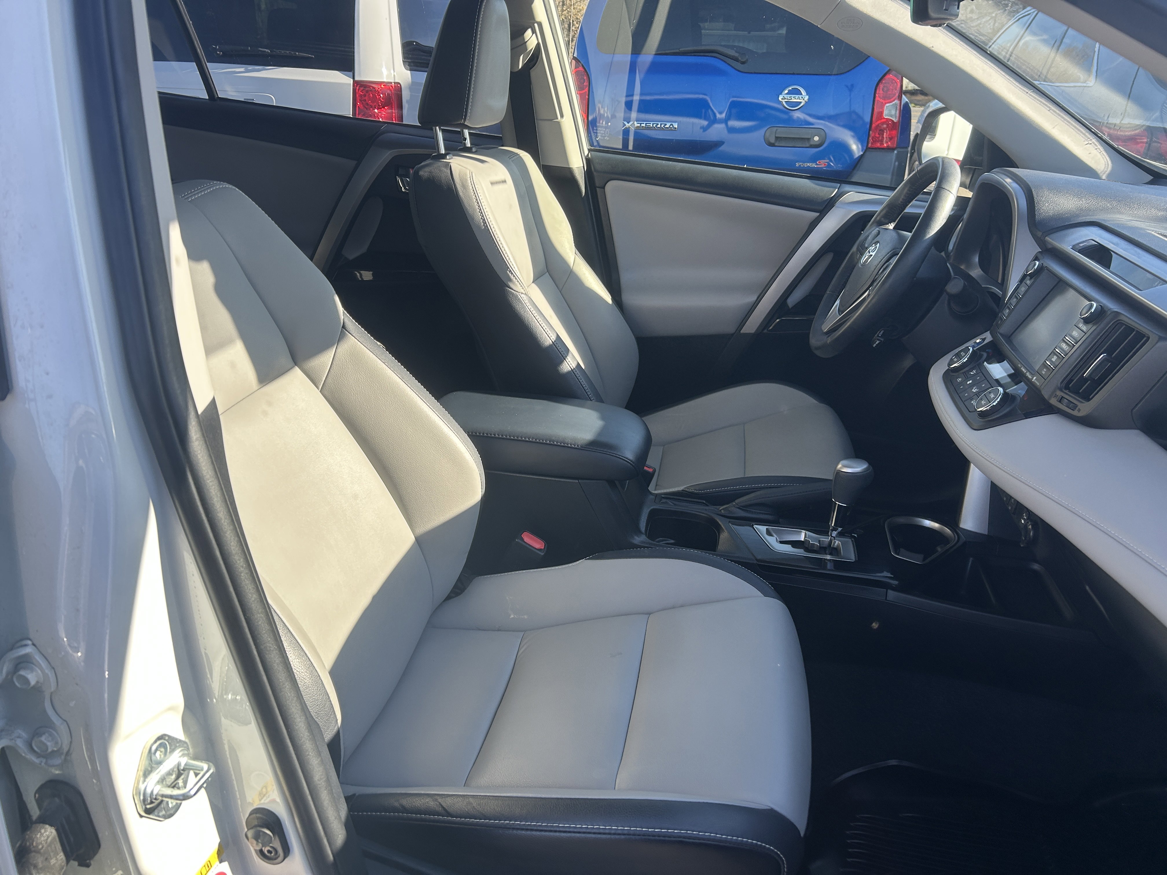 Used 2018 Toyota RAV4 Limited image 16