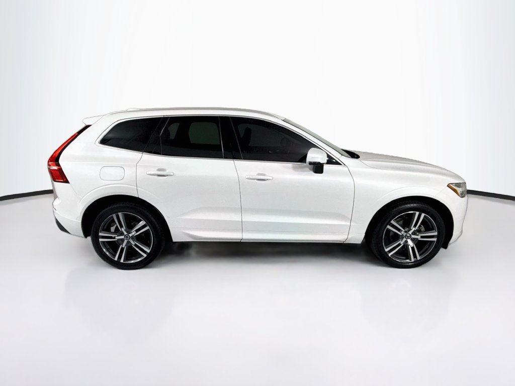Used 2021 Volvo XC60 T5 Momentum w/ Protection Package Premier FWD image 4