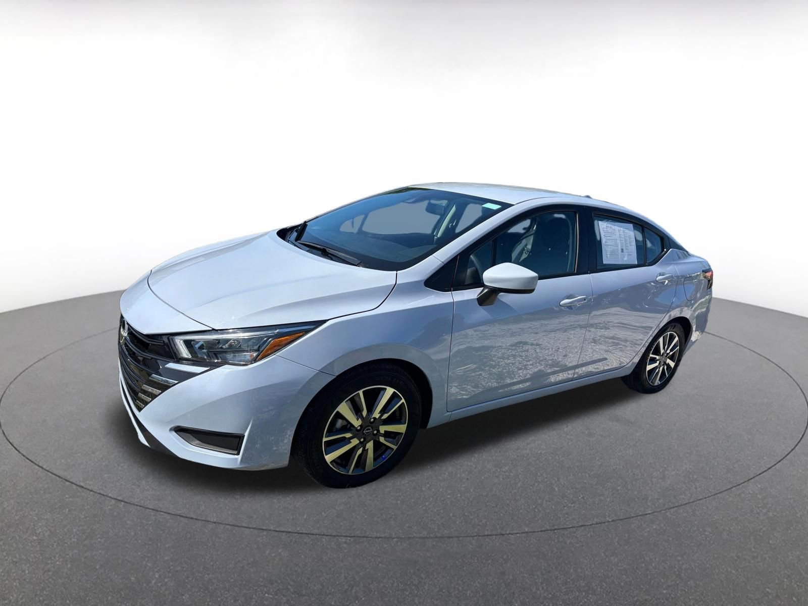 Used 2025 Nissan Versa SV FWD image 4