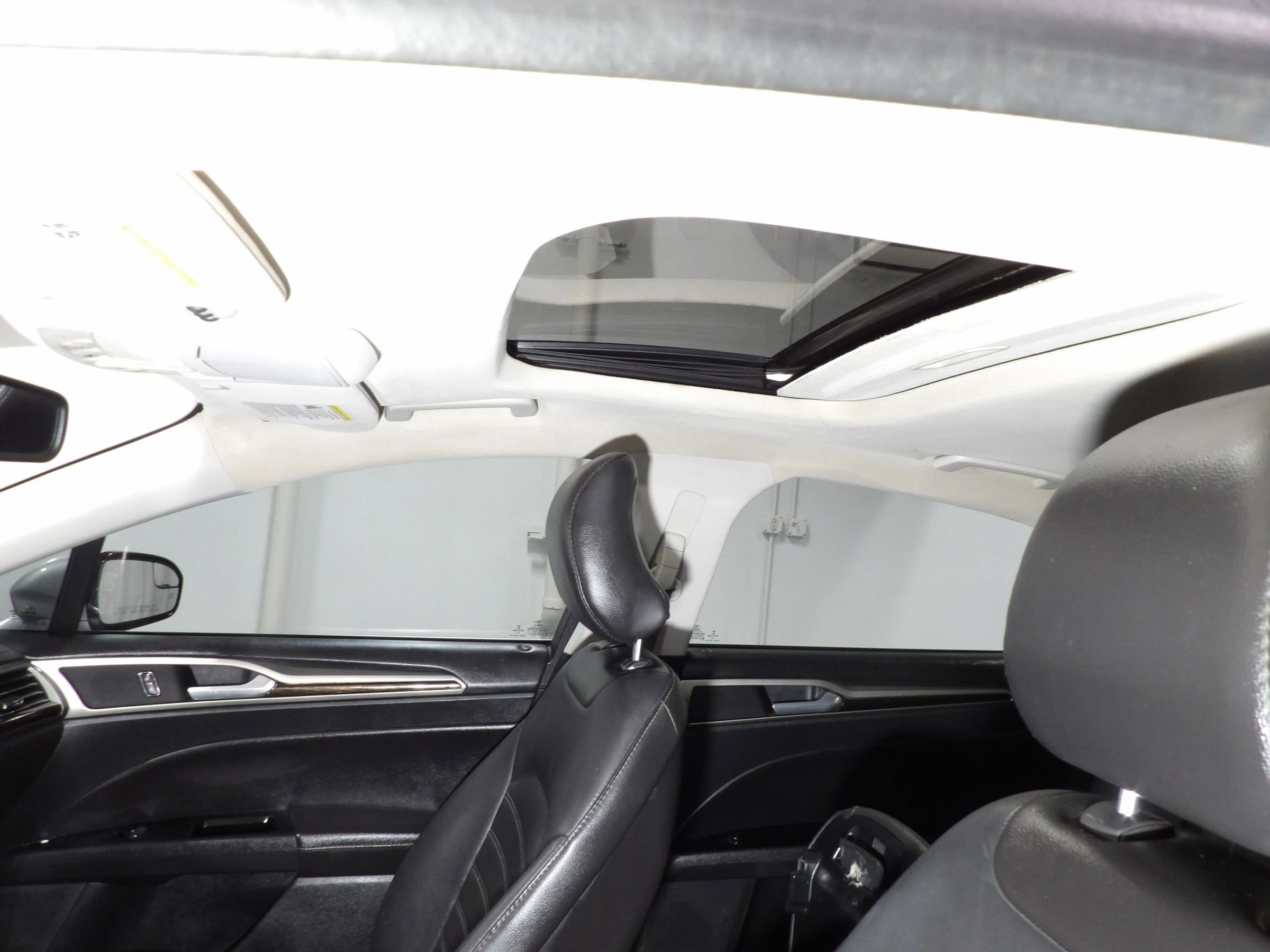 Used 2015 Ford Fusion SE w/ Equipment Group 202A FWD image 9