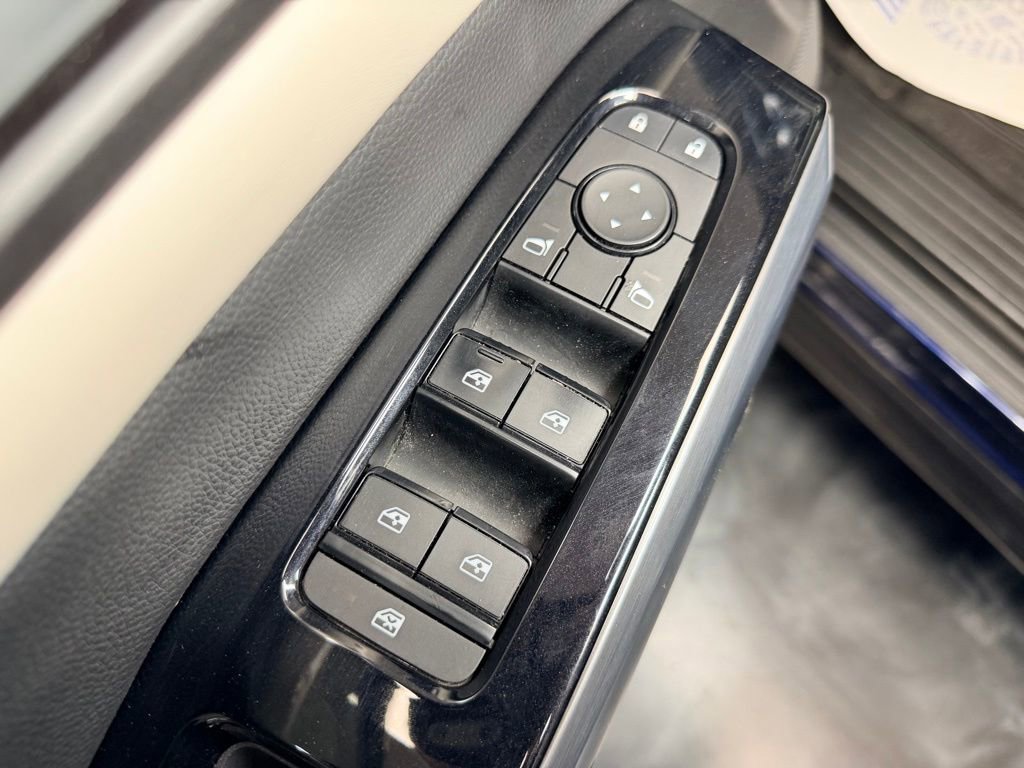 Used 2022 Nissan Pathfinder SL AWD/4WD image 3
