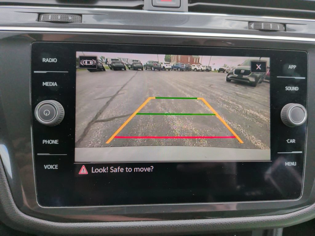Used 2022 Volkswagen Tiguan SE AWD/4WD image 12