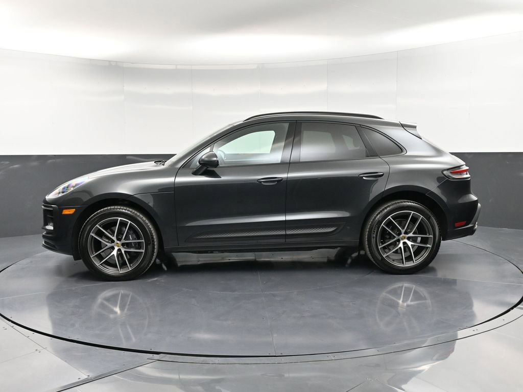 Certified 2025 Porsche Macan image 2