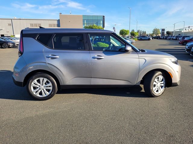 Used 2025 Kia Soul LX FWD image 3
