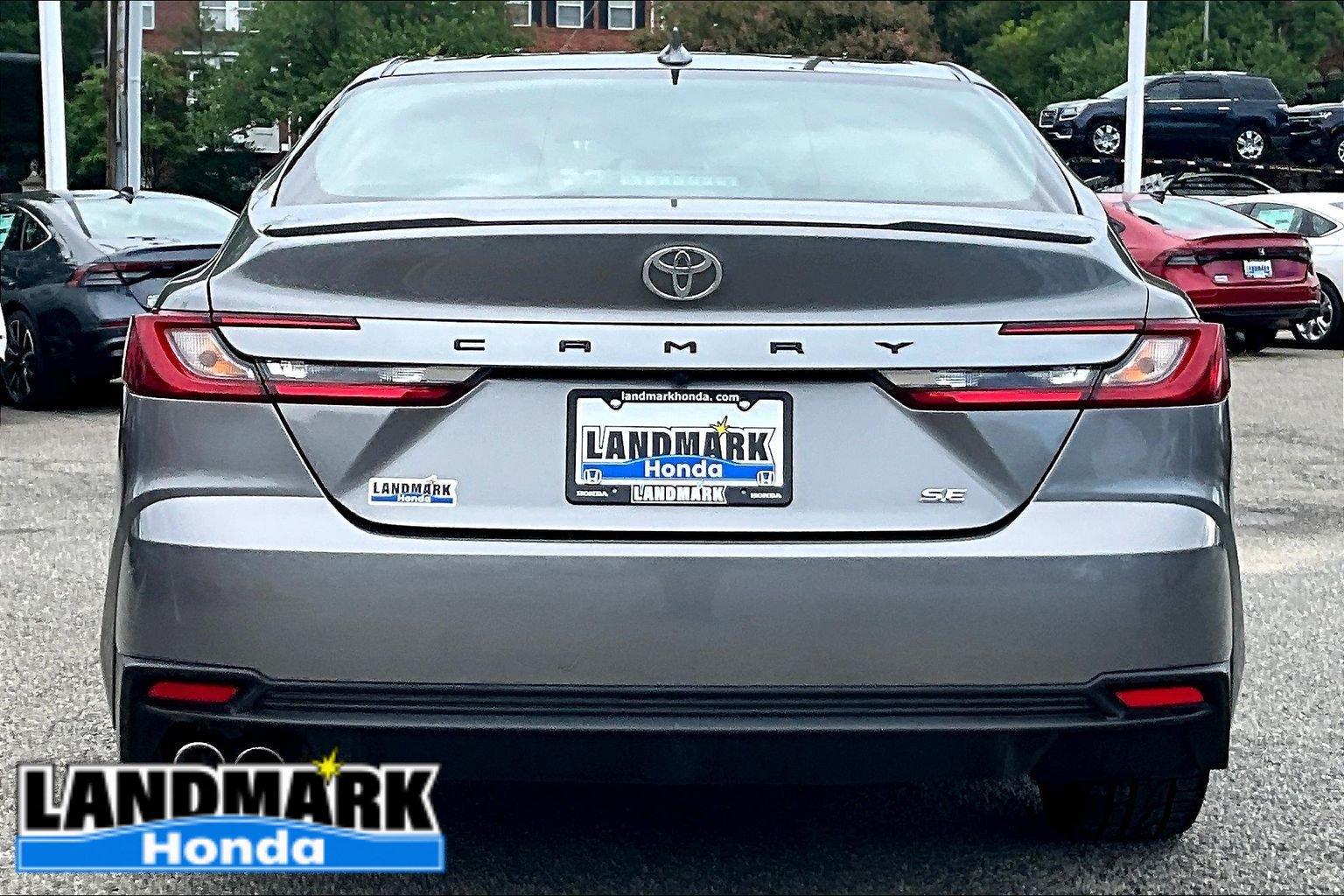 Used 2025 Toyota Camry SE FWD image 4