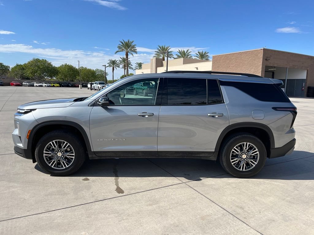 Used 2025 Chevrolet Traverse LT FWD image 7