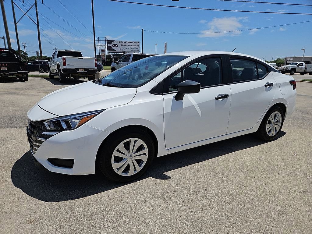 Used 2023 Nissan Versa S FWD image 2