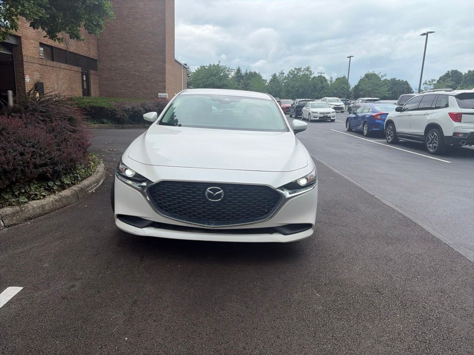 Used 2020 MAZDA MAZDA3 Sedan w/ Select Package FWD image 2