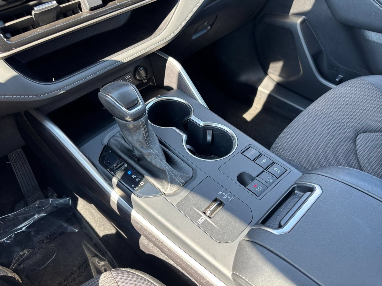 Used 2025 Toyota Highlander LE FWD image 38