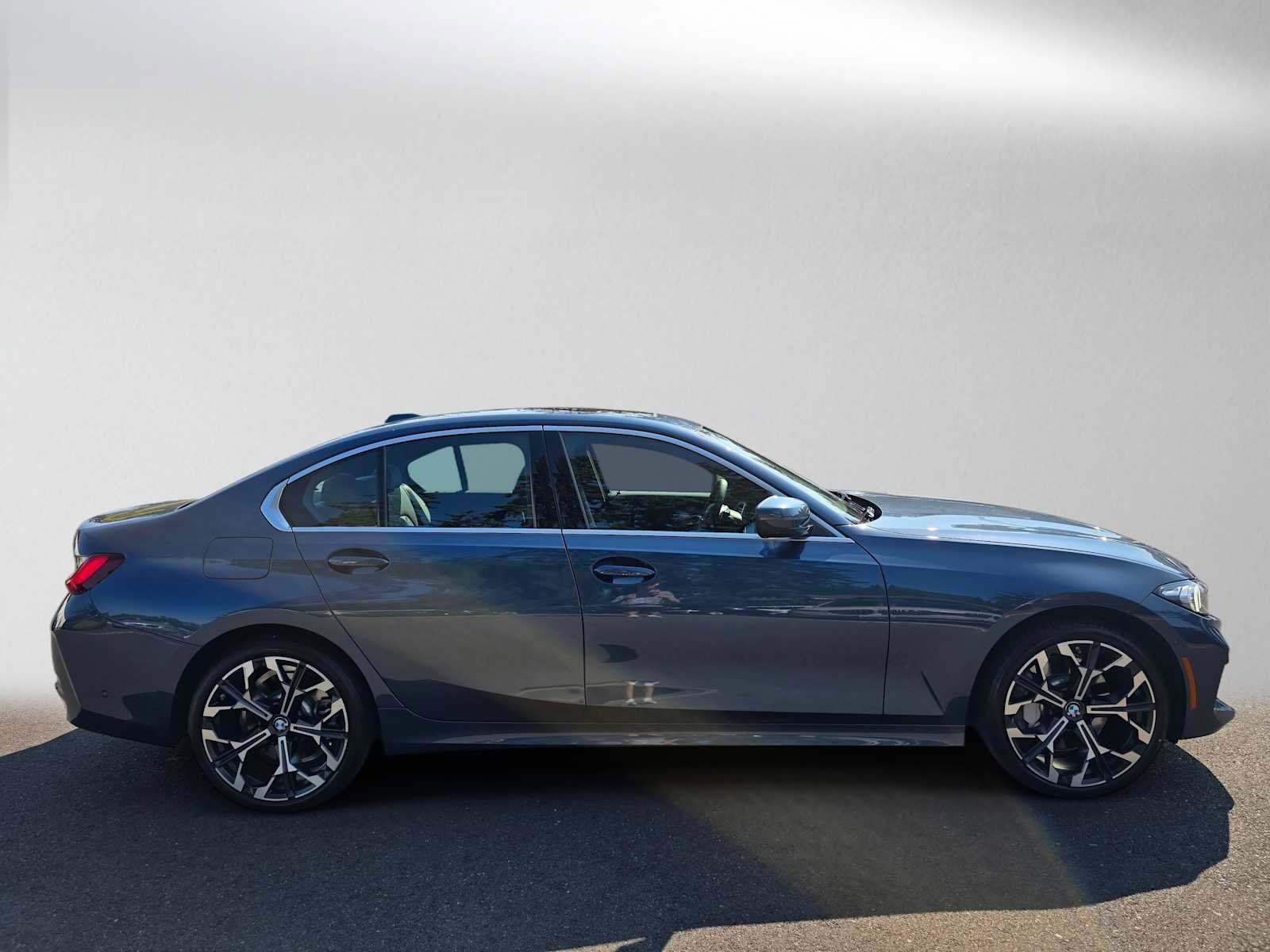 Used 2026 BMW 330i xDrive Sedan w/ Convenience Package AWD/4WD image 2