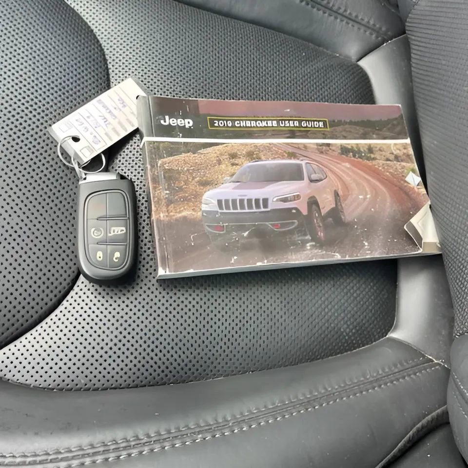 Used 2019 Jeep Cherokee Limited AWD/4WD image 22