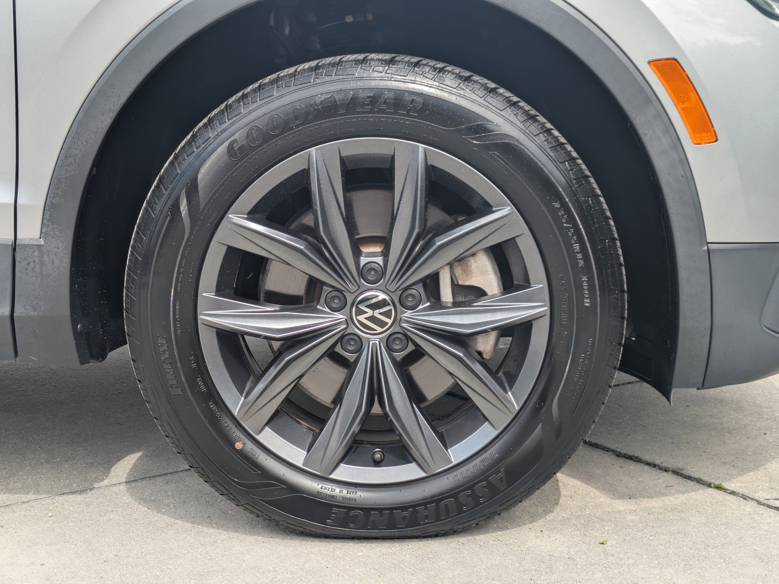 Certified 2023 Volkswagen Tiguan SE FWD image 11