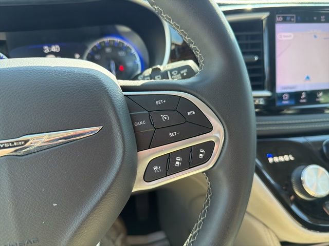 Used 2023 Chrysler Pacifica Limited FWD image 48
