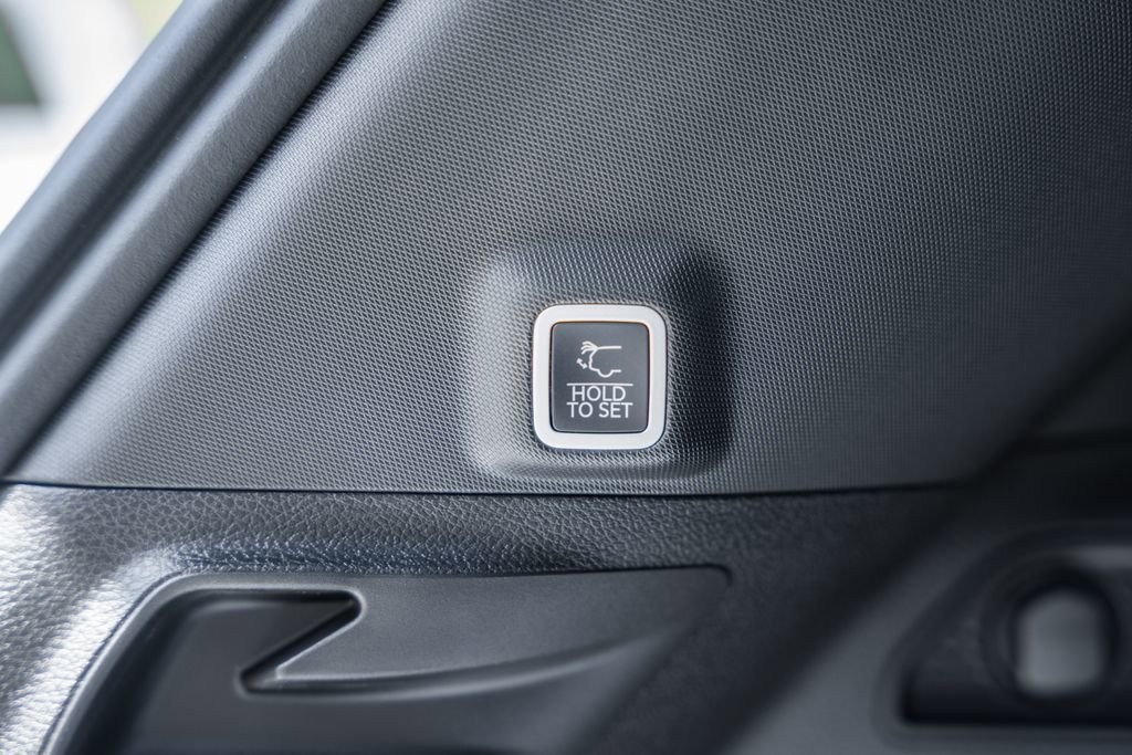 New 2025 Jeep Grand Cherokee Laredo X w/ Luxury Tech Group I image 11