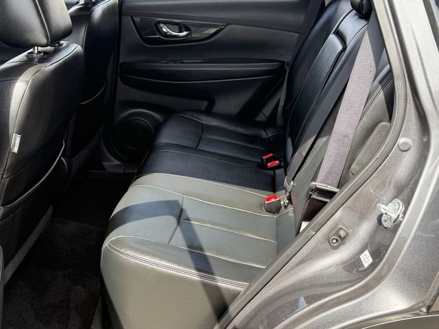 Used 2017 Nissan Rogue SL image 22