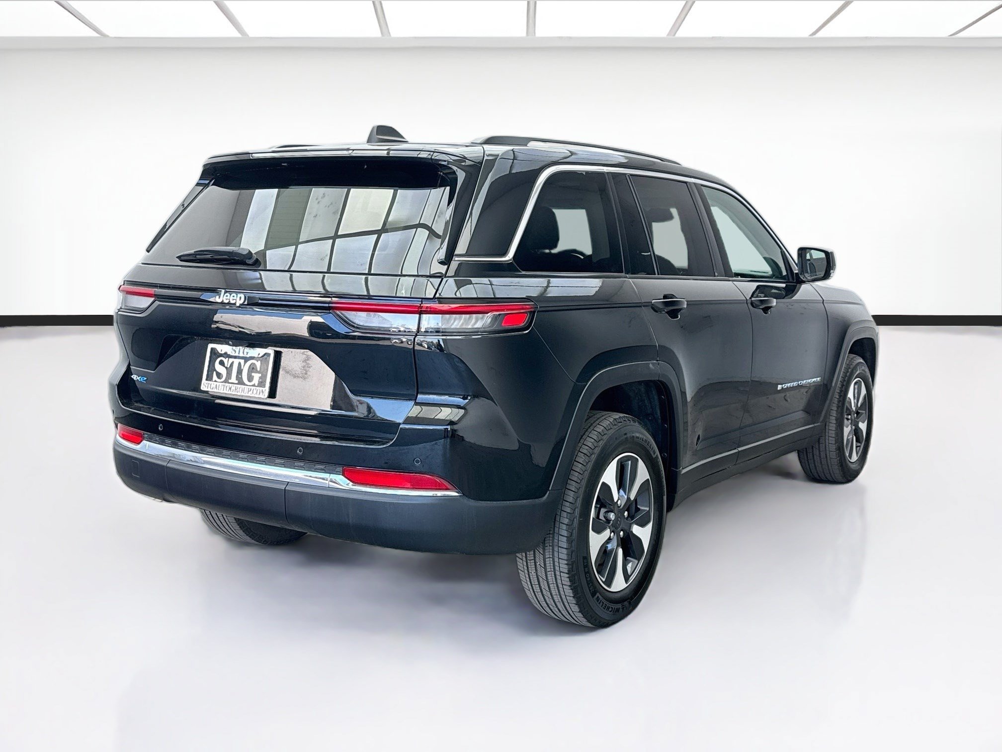 Used 2023 Jeep Grand Cherokee 4WD 4xe image 4