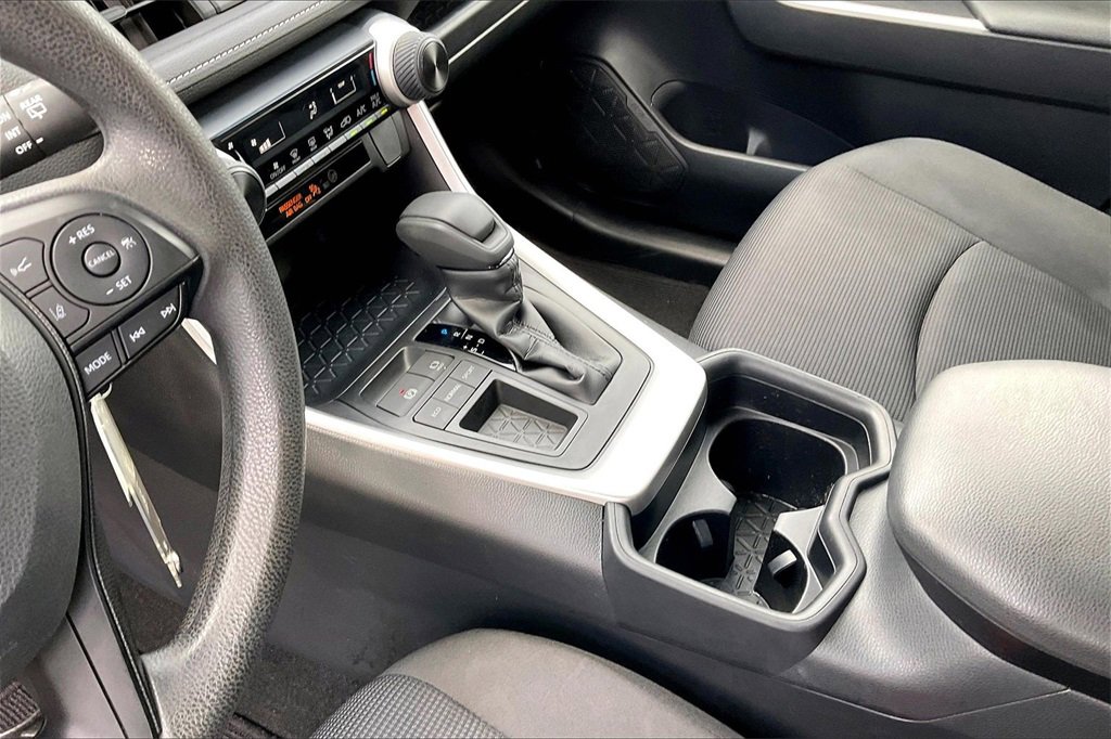 Used 2019 Toyota RAV4 LE image 15
