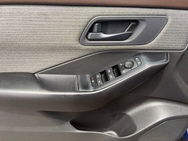 Used 2023 Nissan Rogue S FWD image 13