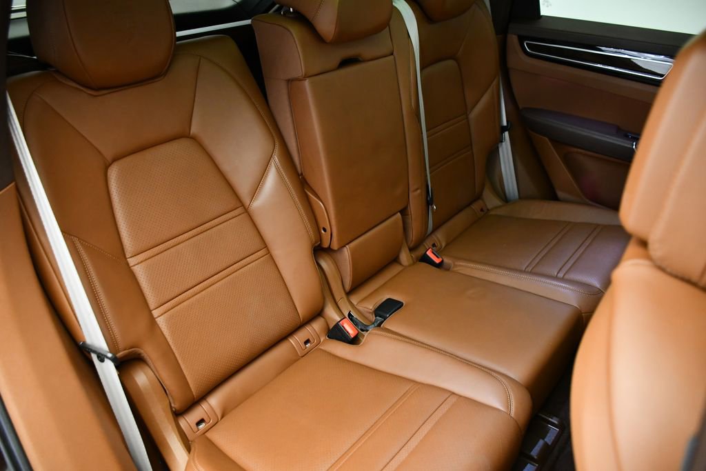 Used 2023 Porsche Cayenne Platinum Edition image 56