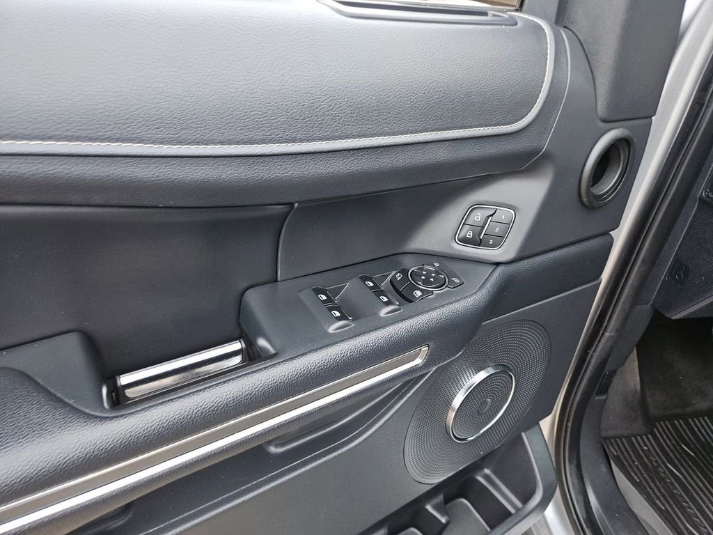 Used 2024 Ford Expedition Max XLT image 15