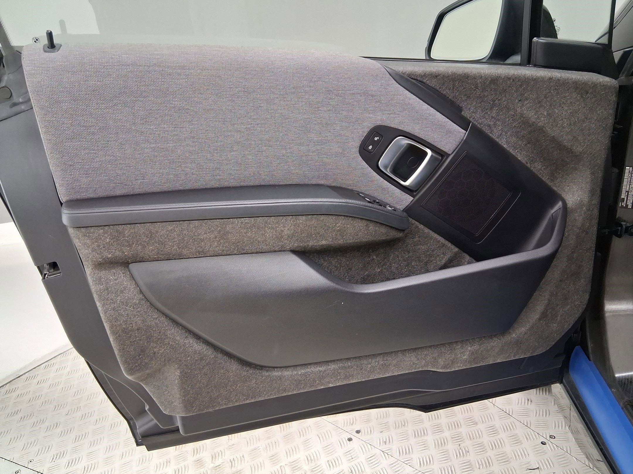 Used 2016 BMW i3 4dr HB w/Range Extender image 19