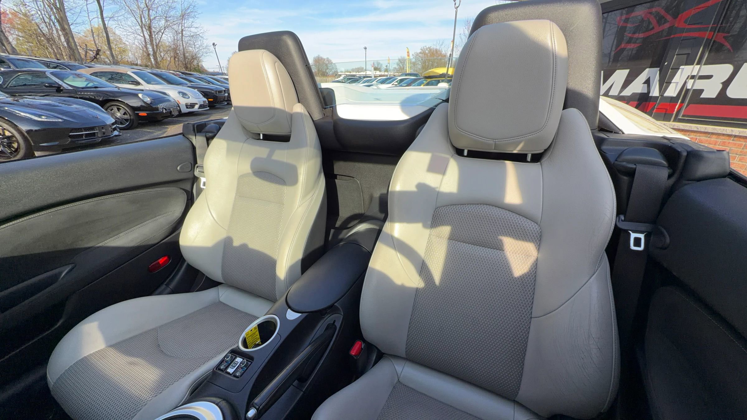 Used 2014 Nissan 370Z Touring image 12