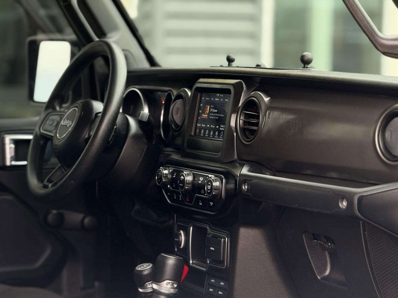 Used 2022 Jeep Gladiator Sport AWD/4WD image 15