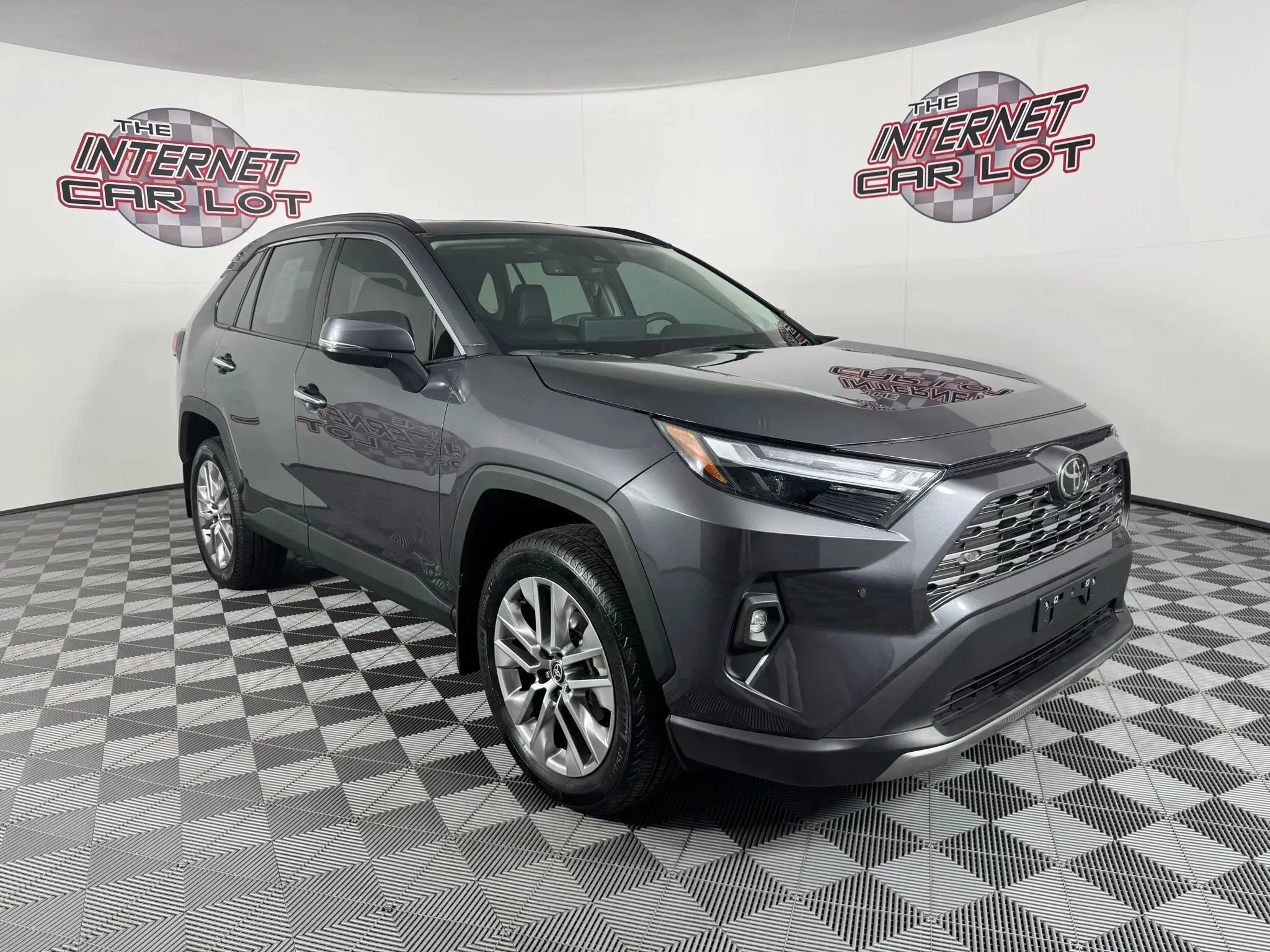 Used 2025 Toyota RAV4 Limited image 9