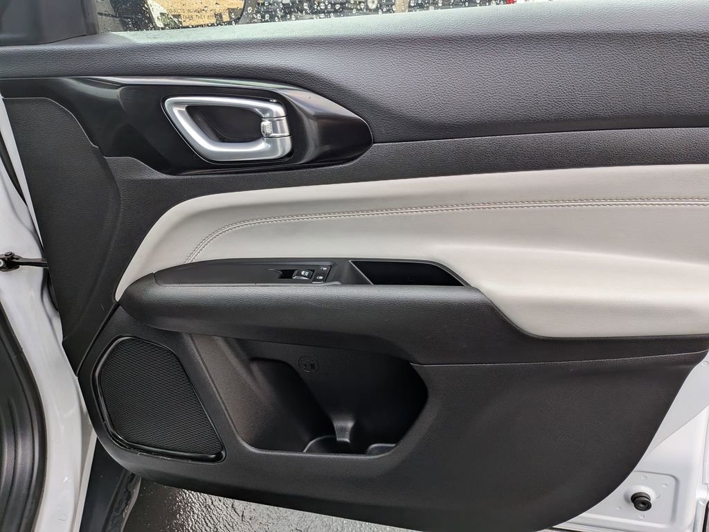 Used 2025 Jeep Compass Limited image 32