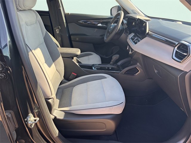 Used 2025 Chevrolet TrailBlazer LT image 12