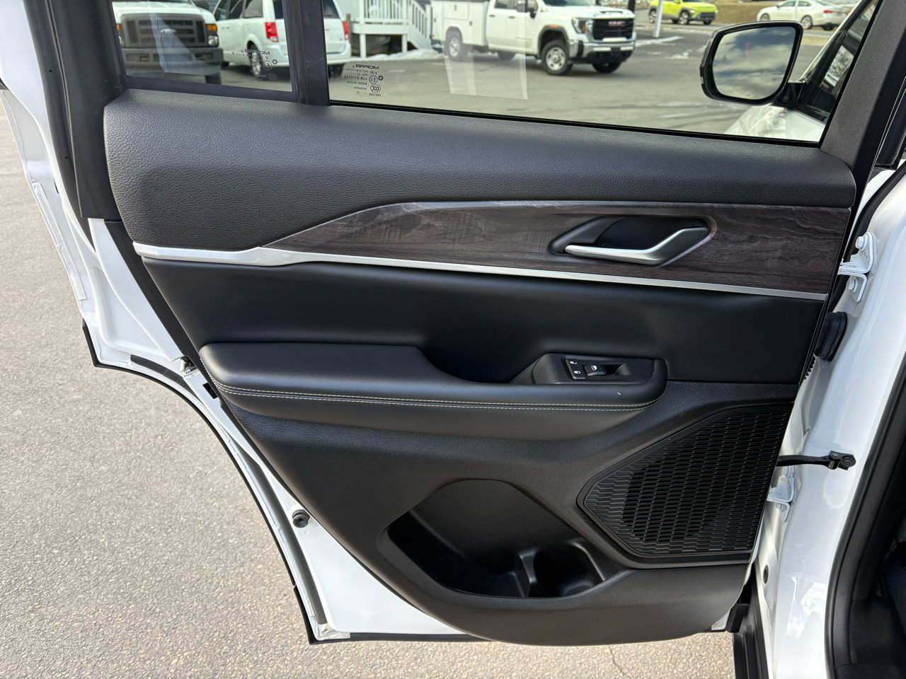 Used 2023 Jeep Grand Cherokee Limited w/ Black Appearance Package image 22