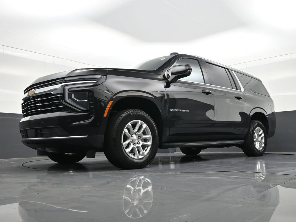 Used 2025 Chevrolet Suburban LT image 28