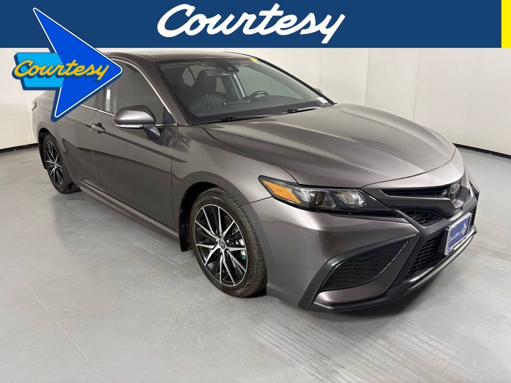 Used 2023 Toyota Camry SE FWD image 1